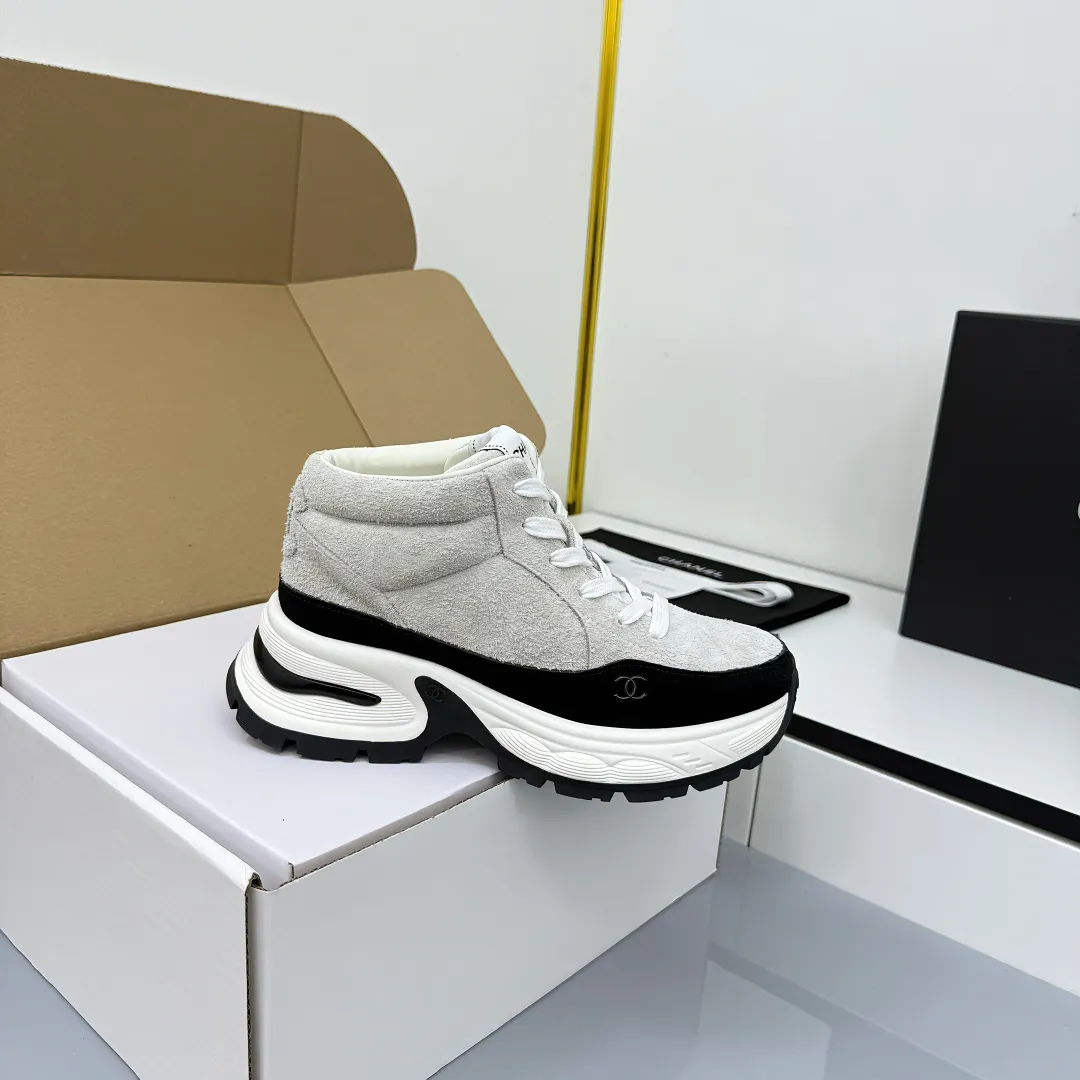 👟👟Ex-factory price 700👟👟 Chanel bread shoes ~ original calfskin panda shoes Chanel 25C latest hot style panda black and white sports shoes casual sneakers Xiaoxiang hot item classic black and white panda color coco girls must pay Fabric: original custom mixed sheepskin lining: original imported breathable mesh lining outsole: Original molded rubber + TPU combination Size: Women's 35-41